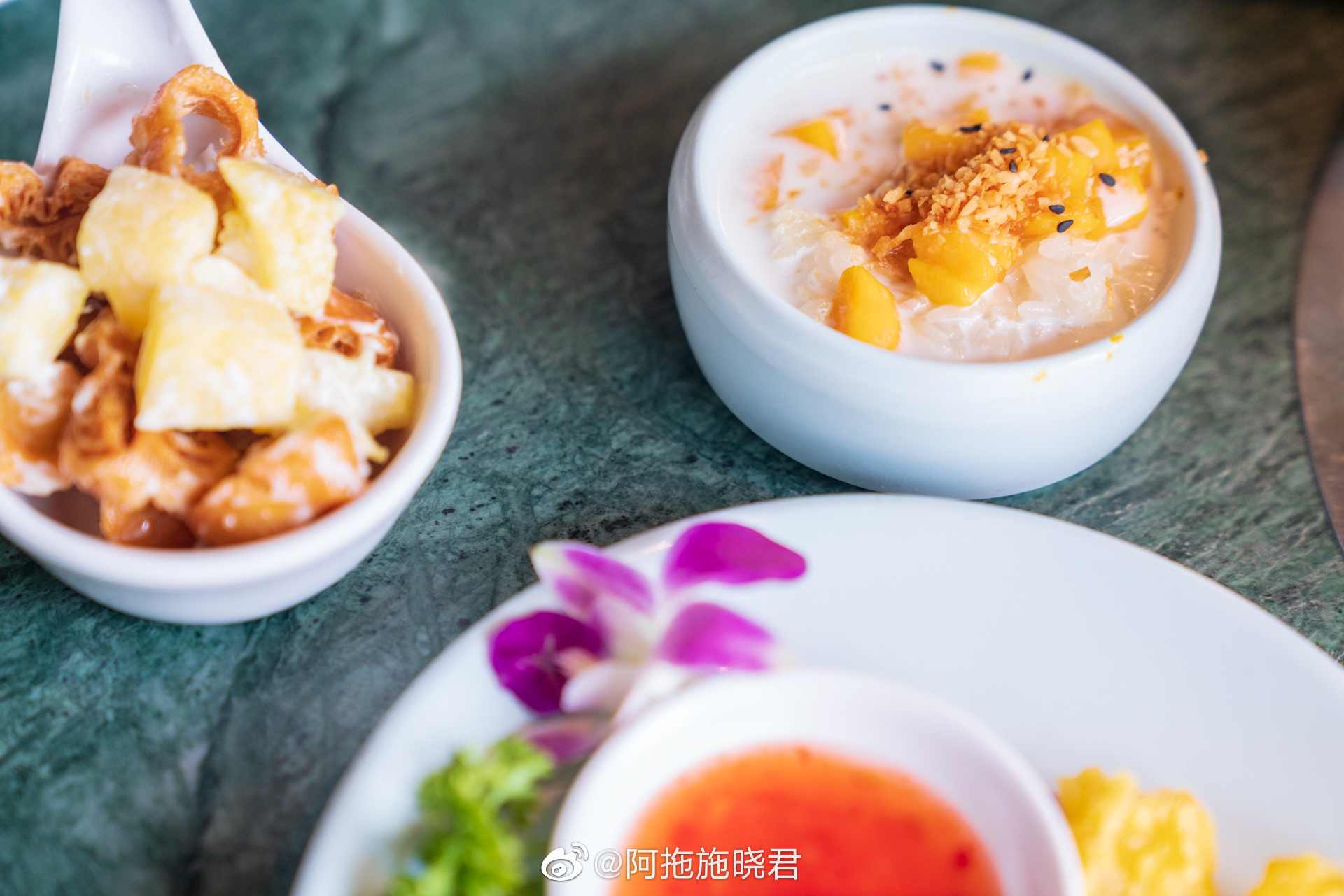 A股午评 | 创业板指半日涨0.69% 固态电池板块表现强劲 机器人个股实现10连板