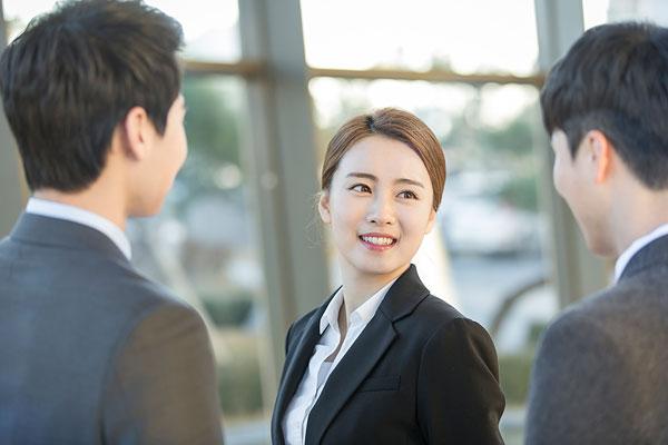 乐信(LX.US)发布2025年第二季度财报，营收达35.9亿元，利润连续5个季度增长，消费场景交易显著提升